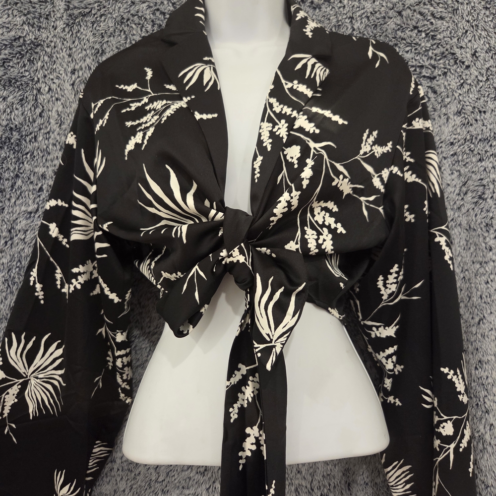 NWT Dynamite Black and White Floral Crop Front Tie Blouse